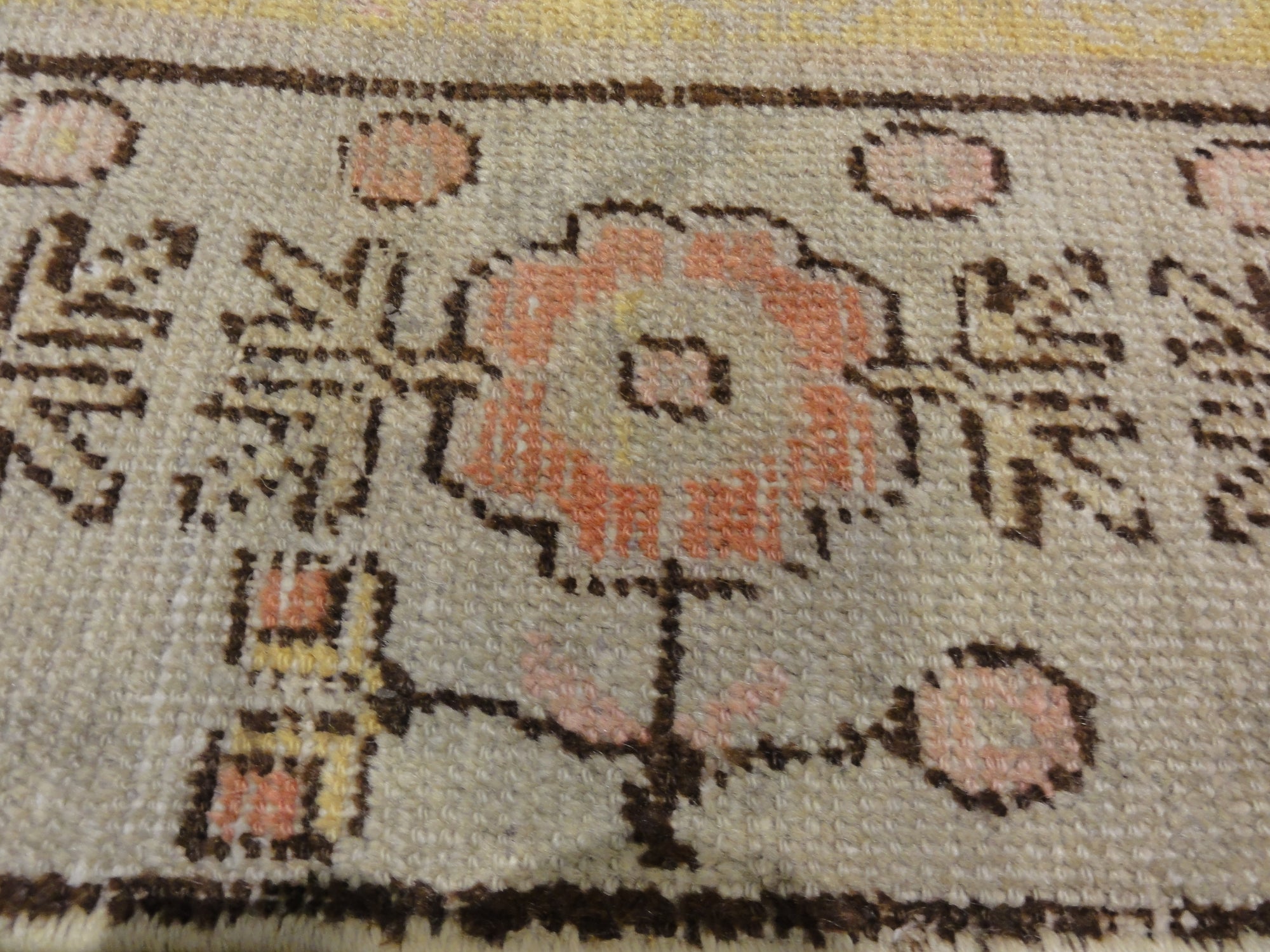 32118 Antique Khotan