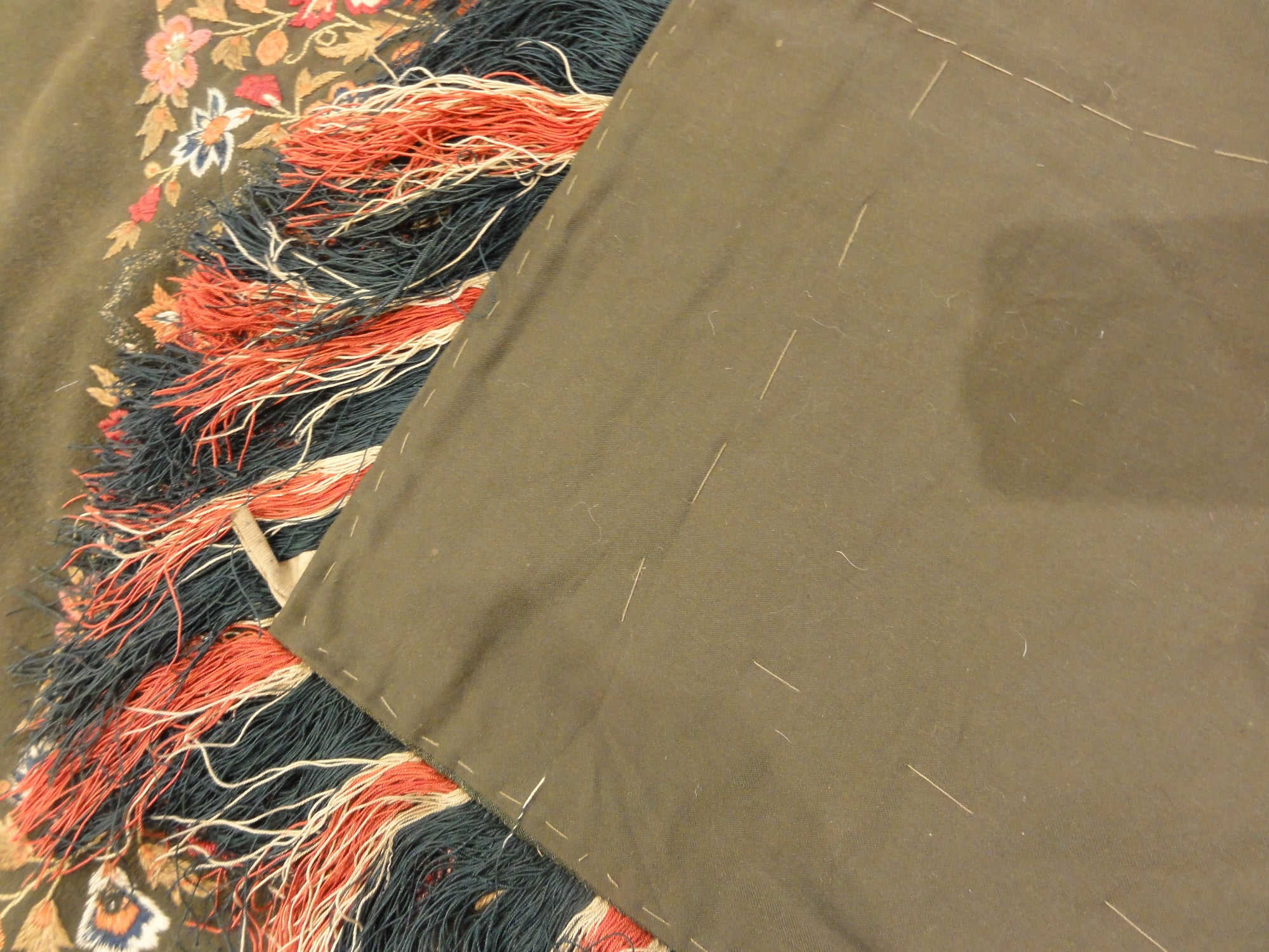 32323 Antique Suzani