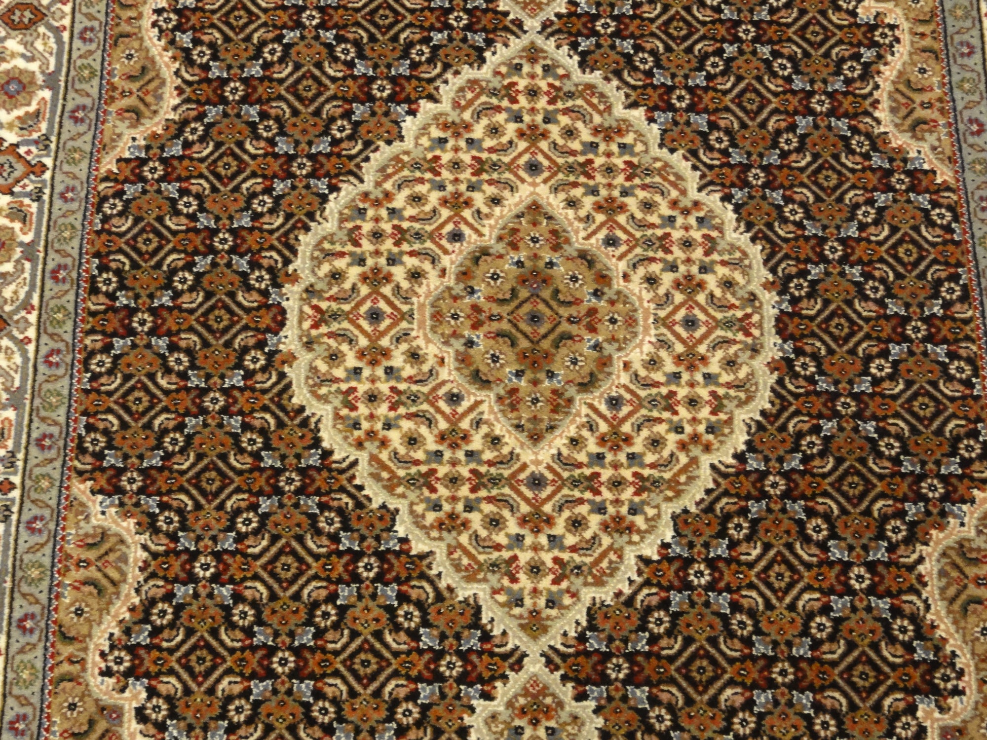 32910 Persian Rug