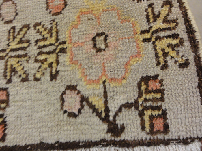 32118 Antique Khotan