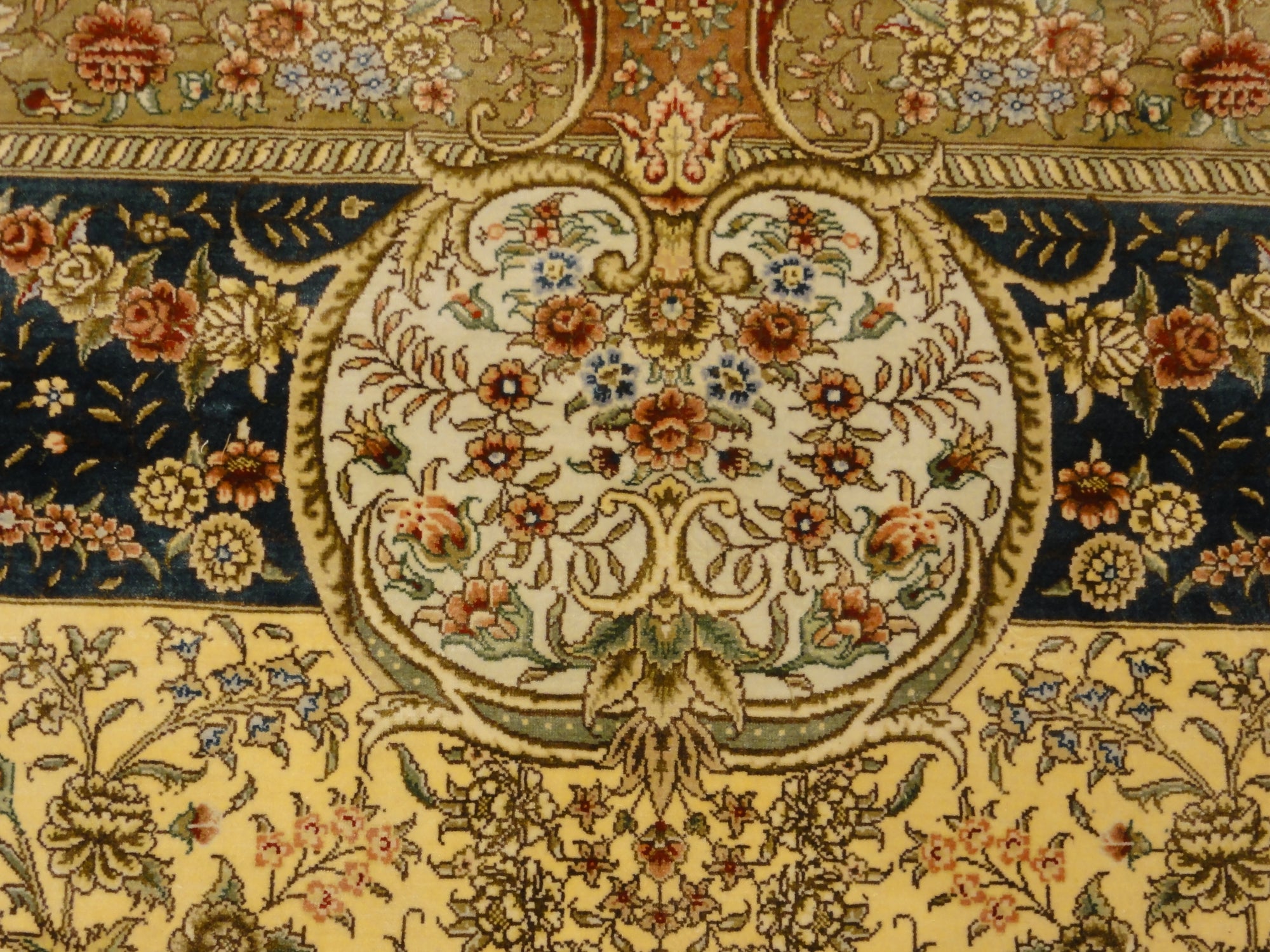 Finest Silk Qum 33194