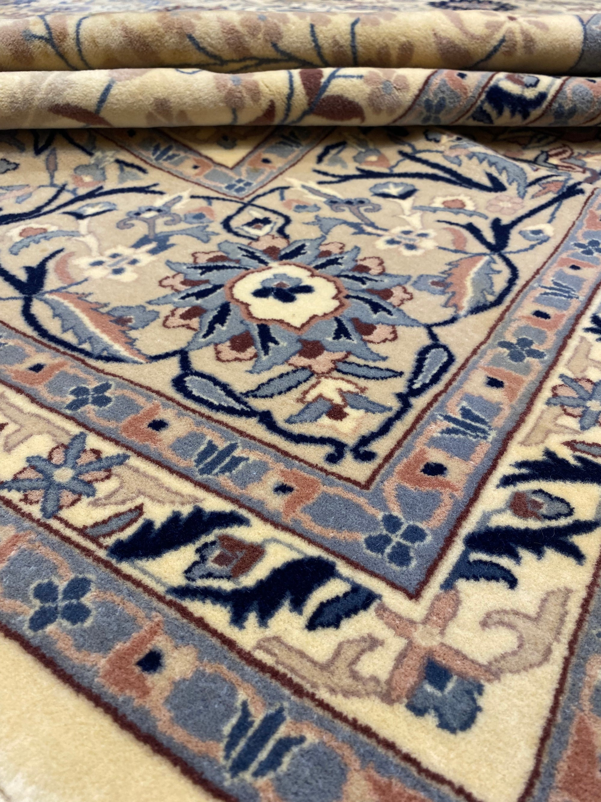 Antique Nain Rug 23072