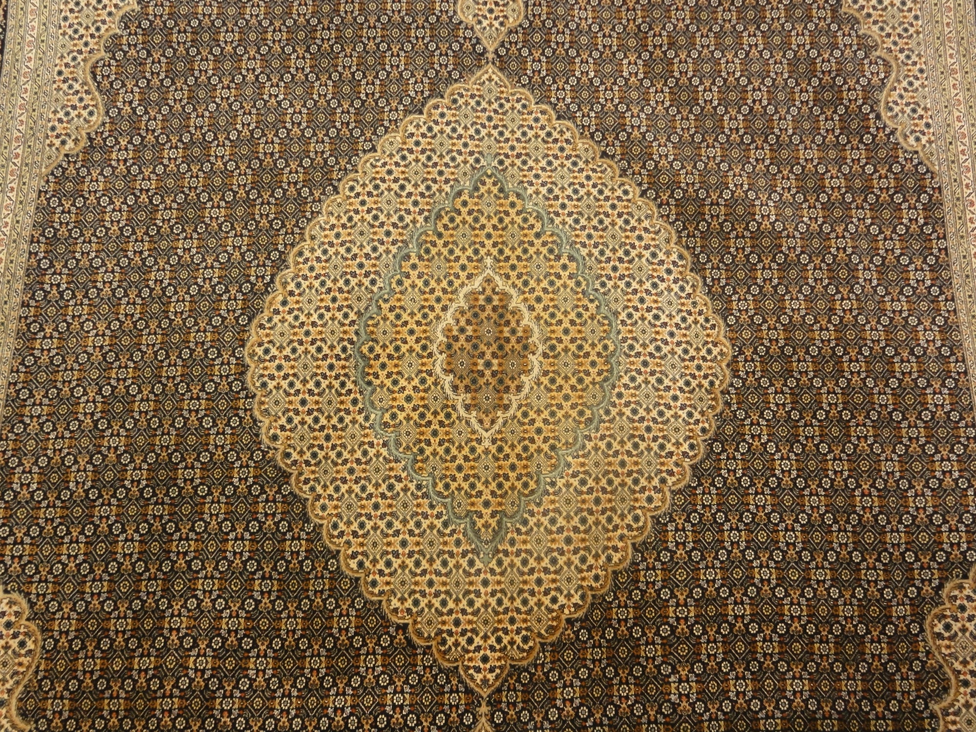 30345 Tabriz Mahi Rug