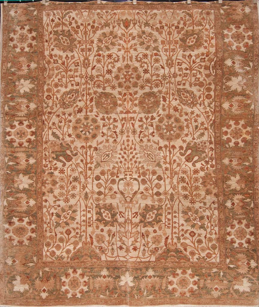 Fine Usak Rug