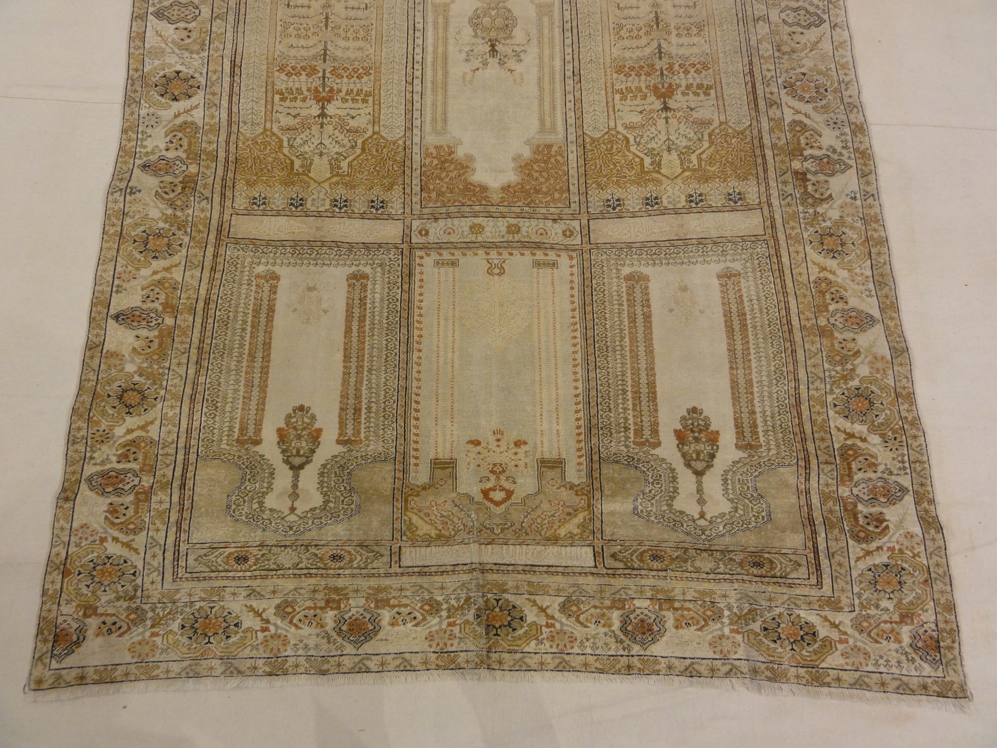 30040 Antique Silk Kayseri Saf meditation rug