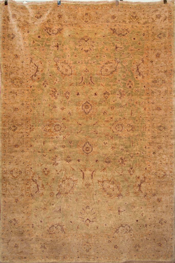 Fine Usak Rug