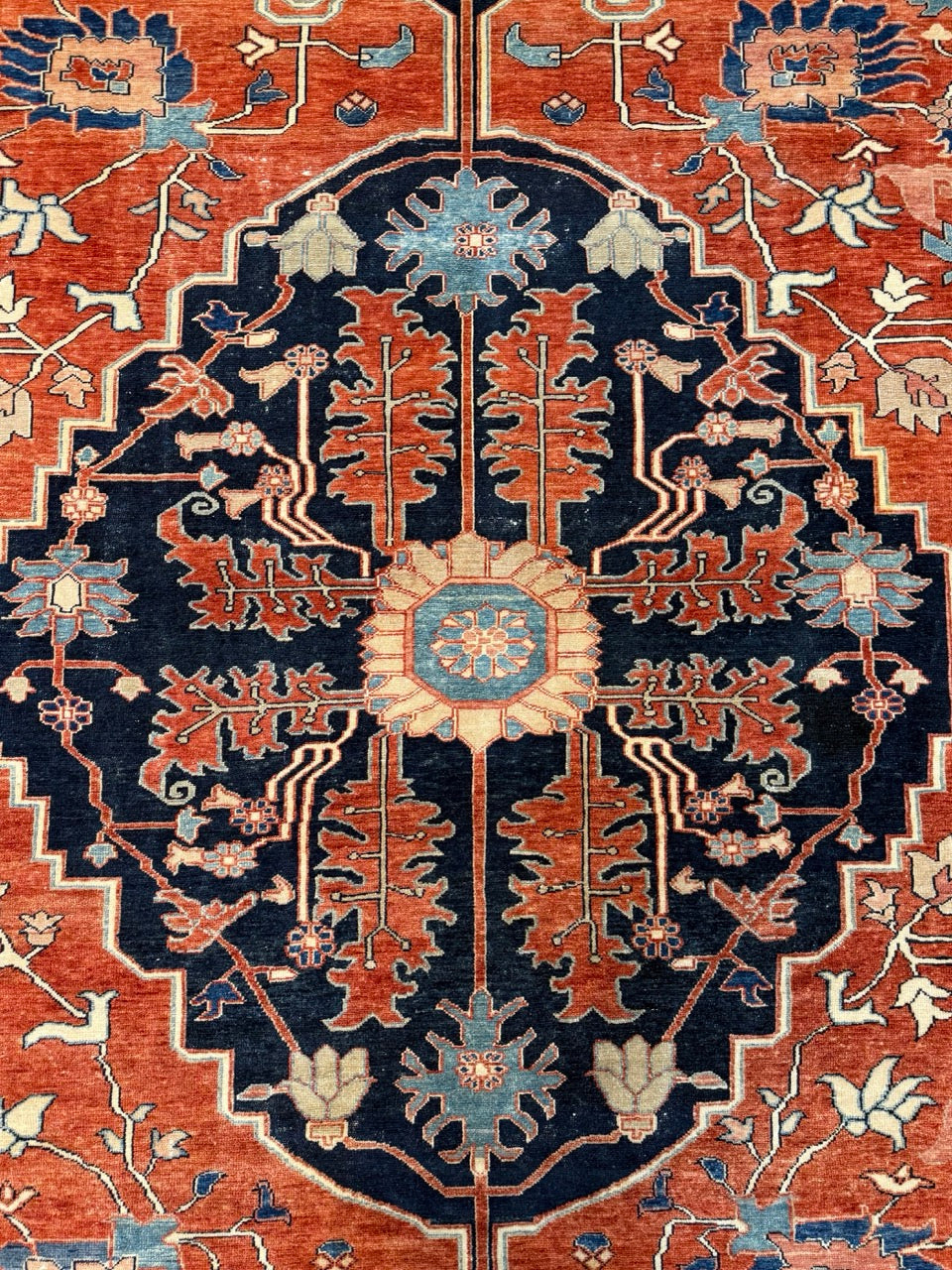 Finest Heriz Serapai 26206