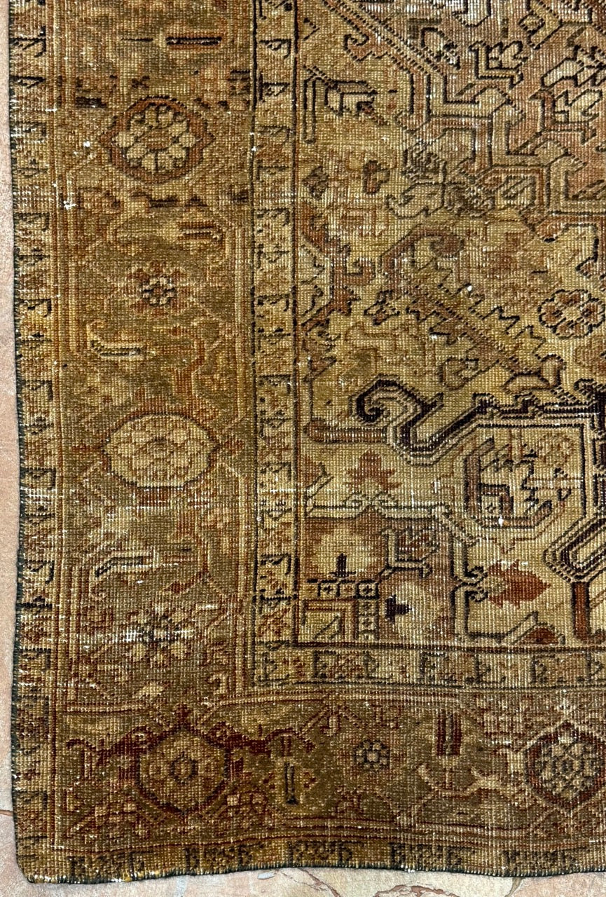 Antique Heriz 28329