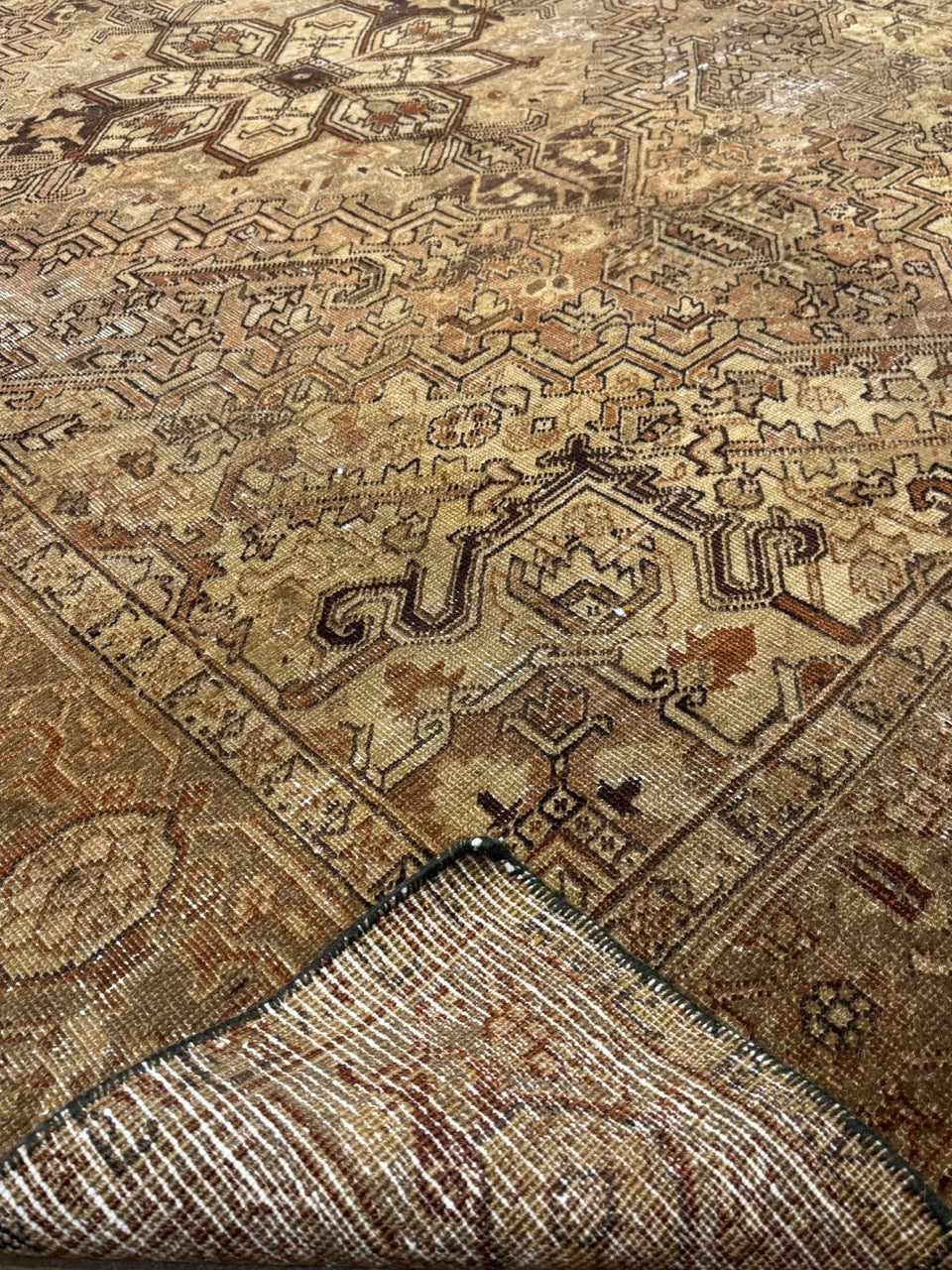 Antique Heriz 28329