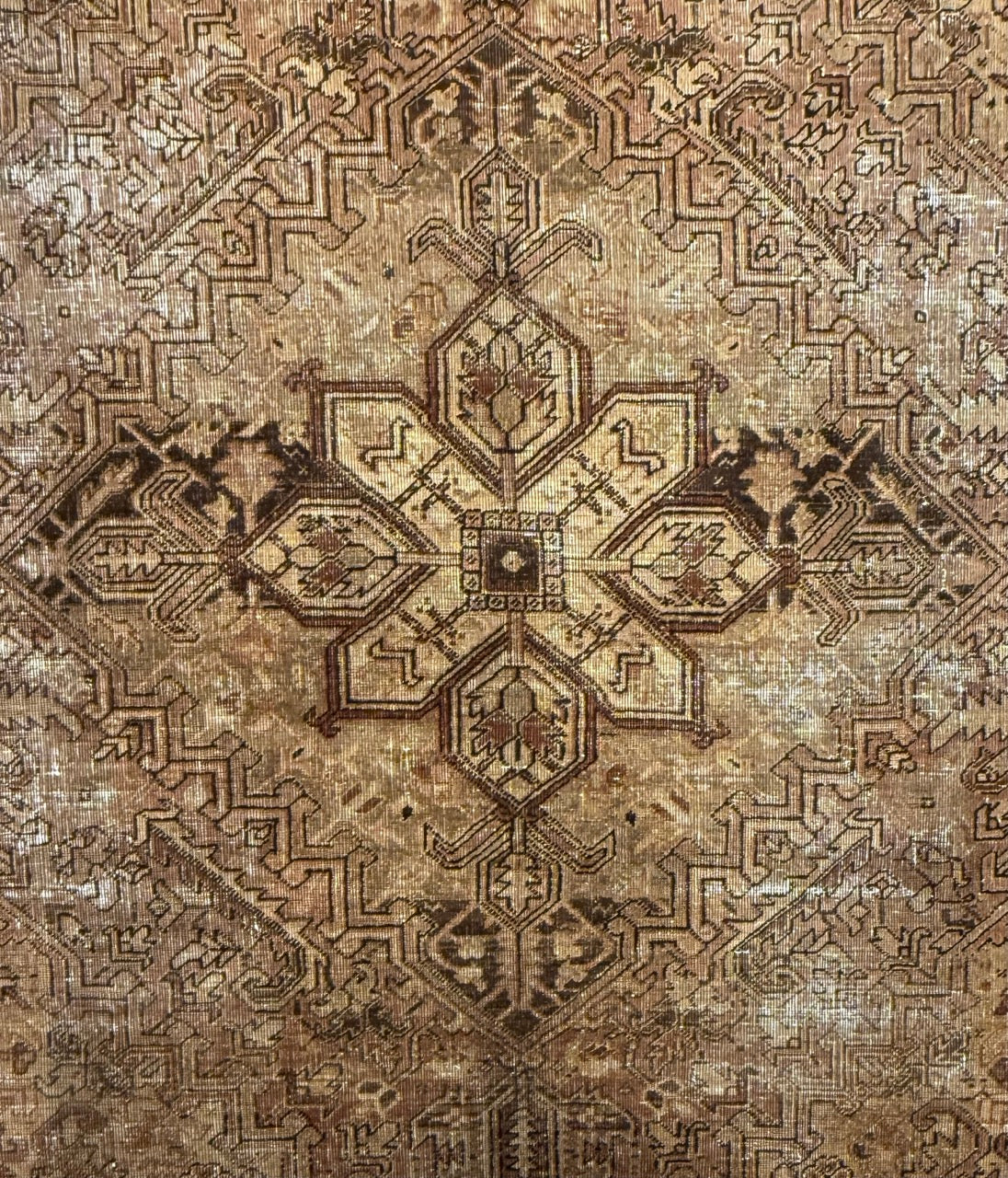 Antique Heriz 28329
