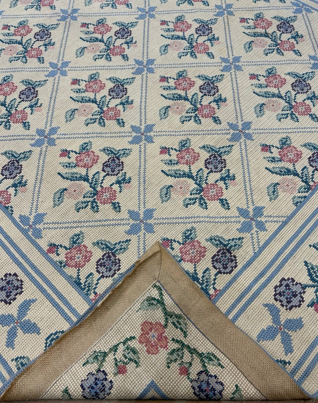 Needle Point Rug 32139