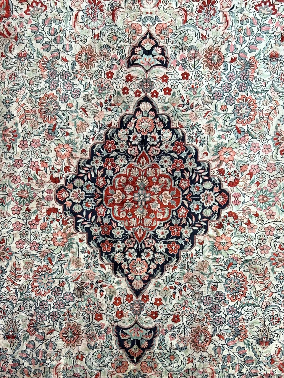 Vintage Fine Silk Qum 24371