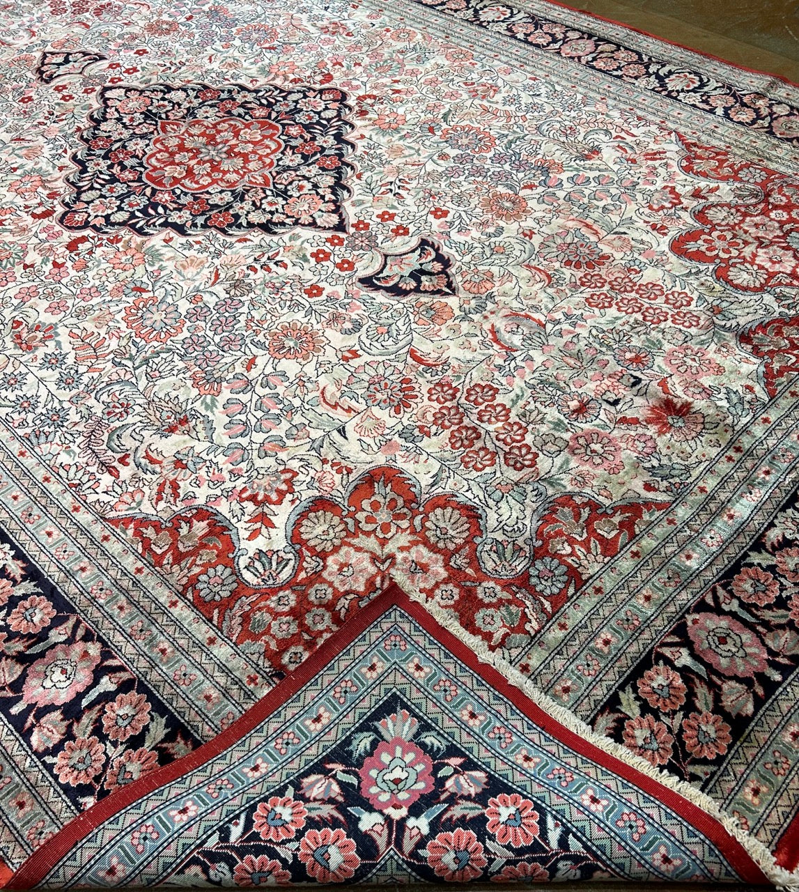 Vintage Fine Silk Qum 24371