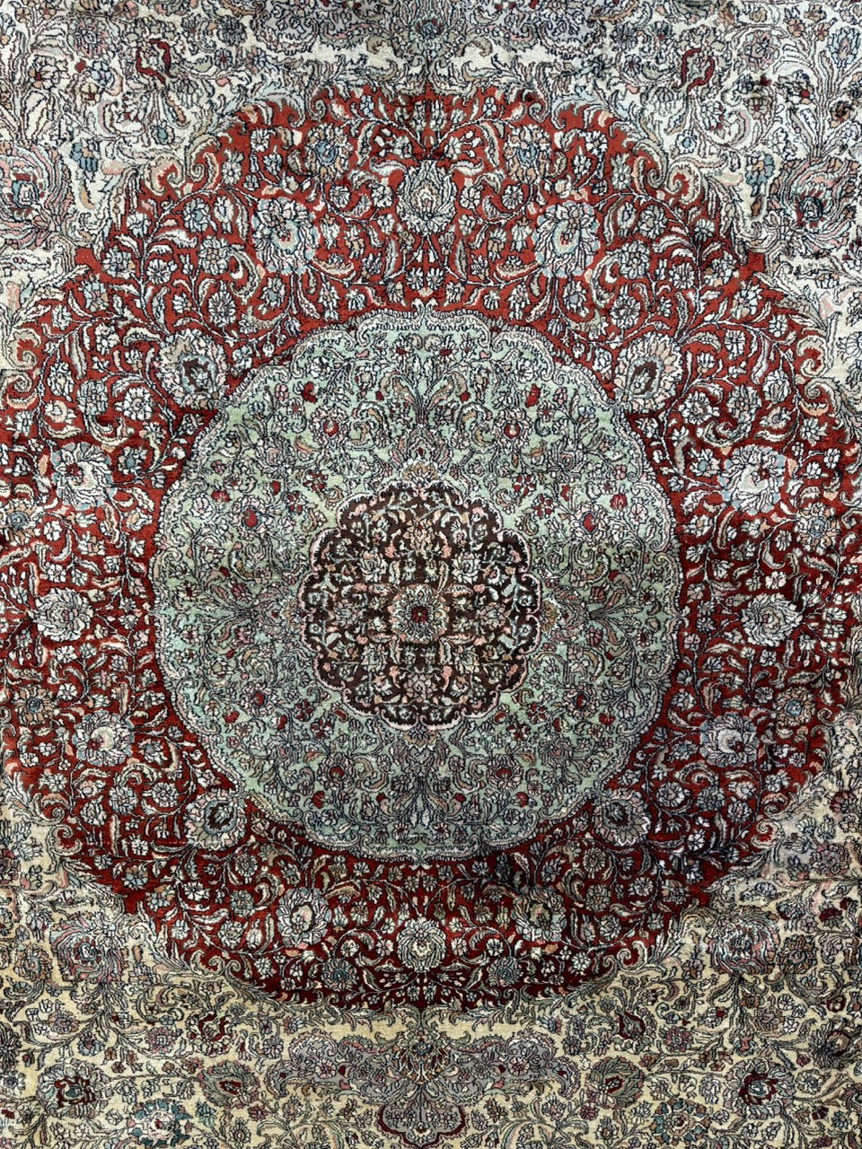 Fine Silk Medallion 28338