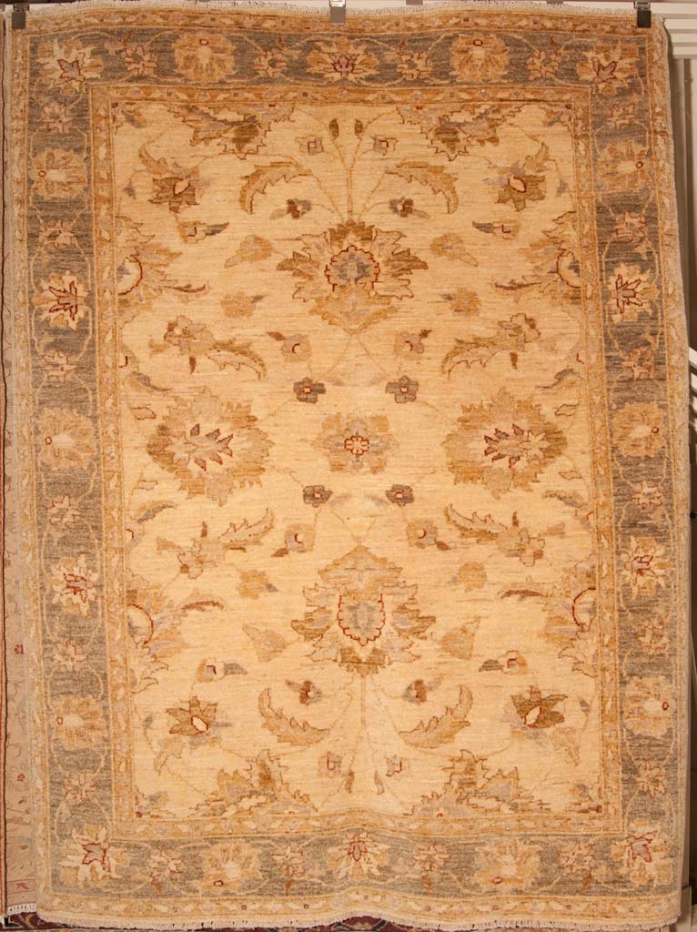 Fine Usak Rug