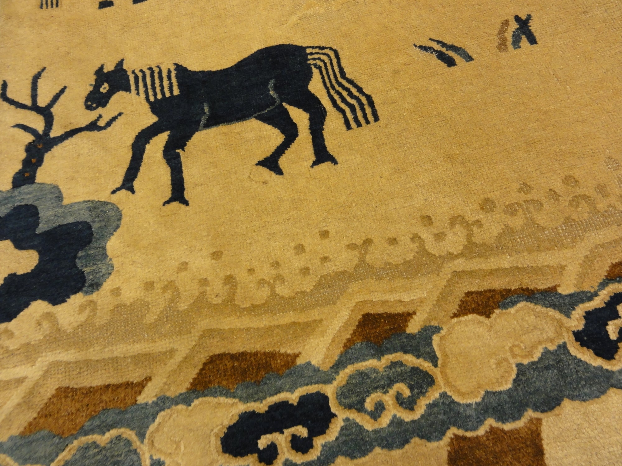 30533 Antique Seven Horses Emperor’s Rug