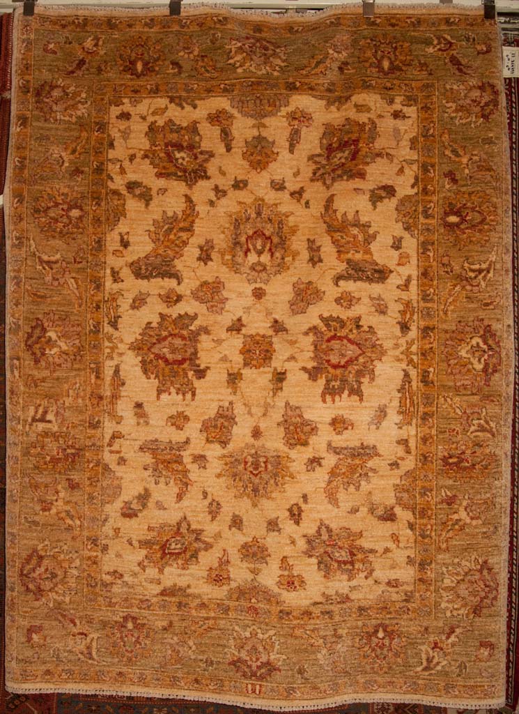 Fine Usak Rug