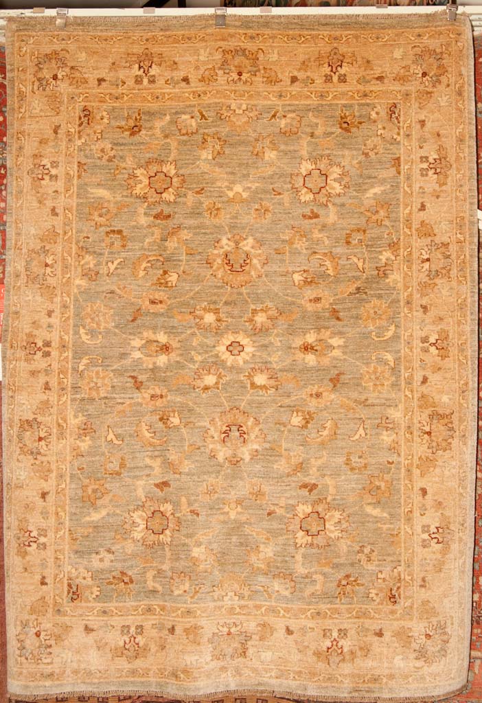 Fine Usak Rug